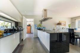 4 bedroom villa with heated pool, close to the beaches and golf courses of Albufeira