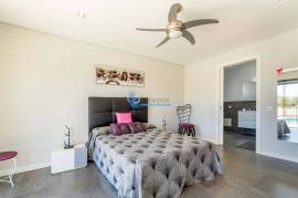 4 bedroom villa with heated pool, close to the beaches and golf courses of Albufeira