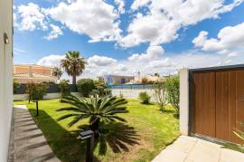 4 bedroom villa with heated pool, close to the beaches and golf courses of Albufeira