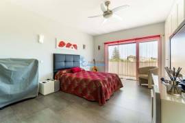 4 bedroom villa with heated pool, close to the beaches and golf courses of Albufeira