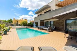 4 bedroom villa with heated pool, close to the beaches and golf courses of Albufeira