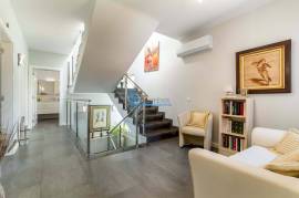 4 bedroom villa with heated pool, close to the beaches and golf courses of Albufeira