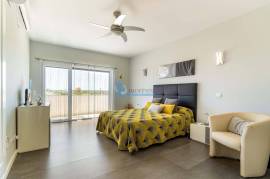 4 bedroom villa with heated pool, close to the beaches and golf courses of Albufeira
