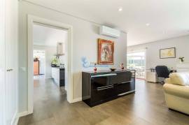 4 bedroom villa with heated pool, close to the beaches and golf courses of Albufeira