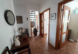 Well-Presented Detached House | 1,200m2 Plot | 30 Minutes from Lisbon Well-Presented Detached House | 1,200m2 Plot | 30 Minutes from Lisbon