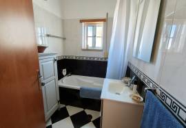Well-Presented Detached House | 1,200m2 Plot | 30 Minutes from Lisbon Well-Presented Detached House | 1,200m2 Plot | 30 Minutes from Lisbon