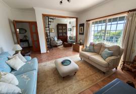 Well-Presented Detached House | 1,200m2 Plot | 30 Minutes from Lisbon Well-Presented Detached House | 1,200m2 Plot | 30 Minutes from Lisbon