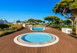 Contemporary 3-Bedroom Townhouse with Private Garden Near Vilamoura Marina