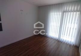 Terraced house in a central area of the city of Alcobaça. Terraced house in a central area of the city of Alcobaça.