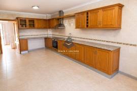 villa with swimming pool in Setúbal villa with swimming pool in Setúbal