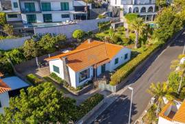 5 BEDROOM VILLA WITH VIEWS IN GARAJAU