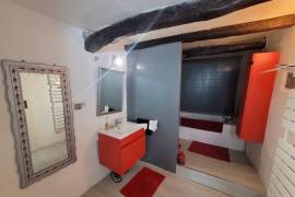 Charming Village House In Excellent Condition, Offering 90 M2 Of Living Space, Close To All Amenities.