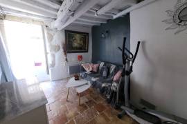 Charming Village House In Excellent Condition, Offering 90 M2 Of Living Space, Close To All Amenities.