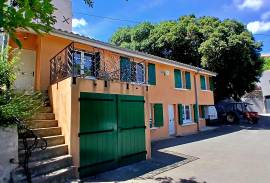 Beautifully Renovated House With 4 Bedrooms, Garage, Terrace And Garden, In An Idyllic Environment.