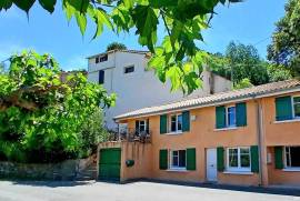 Beautifully Renovated House With 4 Bedrooms, Garage, Terrace And Garden, In An Idyllic Environment.