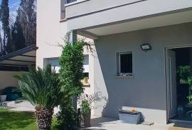 In A Pleasant And Secure Residence, Villa With 3 Bedrooms And A Garage, On A Beautifully Landscaped Plot Of 378 M2 In A Peaceful Setting.