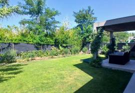 In A Pleasant And Secure Residence, Villa With 3 Bedrooms And A Garage, On A Beautifully Landscaped Plot Of 378 M2 In A Peaceful Setting.