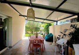 In A Pleasant And Secure Residence, Villa With 3 Bedrooms And A Garage, On A Beautifully Landscaped Plot Of 378 M2 In A Peaceful Setting.