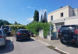 In A Pleasant And Secure Residence, Villa With 3 Bedrooms And A Garage, On A Beautifully Landscaped Plot Of 378 M2 In A Peaceful Setting.