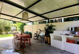 In A Pleasant And Secure Residence, Villa With 3 Bedrooms And A Garage, On A Beautifully Landscaped Plot Of 378 M2 In A Peaceful Setting.