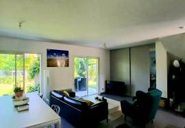 In A Pleasant And Secure Residence, Villa With 3 Bedrooms And A Garage, On A Beautifully Landscaped Plot Of 378 M2 In A Peaceful Setting.