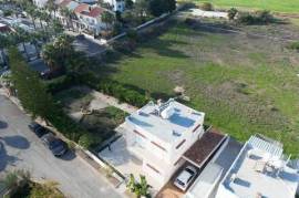 Coastal Three Bedroom House situated in Large Plot in Dekeleia Tourist, Larnaca