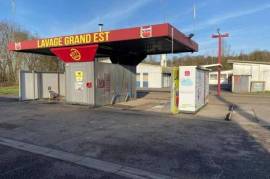 tres proche de tout commerces et sur un axe tres passant