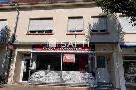 Immeuble avec local commercial et appartement T2 à Sarralbe