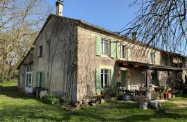 Beautiful Character Country House with Outbuildings 7 Minutes from Villefagnan - €159575