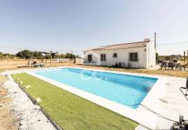 23,000 sqm Farmhouse w/ Renovated 3 Bedroom Villa, Pool and Olive Grove | Bacelo, Évora