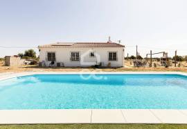 23,000 sqm Farmhouse w/ Renovated 3 Bedroom Villa, Pool and Olive Grove | Bacelo, Évora