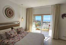 3 Bedroom apartment in Meia Praia with stunning sea views