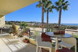 3 Bedroom apartment in Meia Praia with stunning sea views