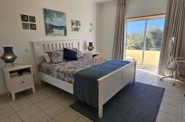3 Bedroom apartment in Meia Praia with stunning sea views