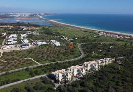 3 Bedroom apartment in Meia Praia with stunning sea views