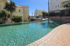 3 Bedroom apartment in Meia Praia with stunning sea views
