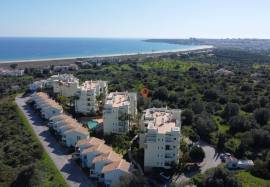 3 Bedroom apartment in Meia Praia with stunning sea views