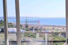 3 Bedroom apartment in Meia Praia with stunning sea views