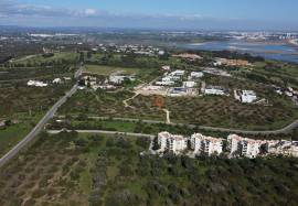 3 Bedroom apartment in Meia Praia with stunning sea views