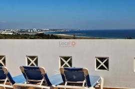 3 Bedroom apartment in Meia Praia with stunning sea views