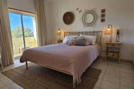 3 Bedroom apartment in Meia Praia with stunning sea views