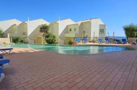 3 Bedroom apartment in Meia Praia with stunning sea views