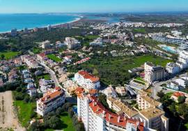 Land of 542 m2 and project for a villa about 900 meters from the Beaches of Alvor.