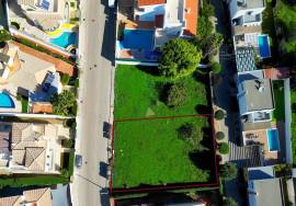 Land of 542 m2 and project for a villa about 900 meters from the Beaches of Alvor.