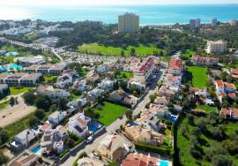 Land of 542 m2 and project for a villa about 900 meters from the Beaches of Alvor.