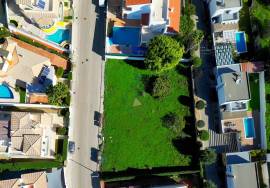 Land of 542 m2 and project for a villa about 900 meters from the Beaches of Alvor.