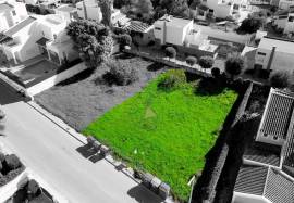 Land of 542 m2 and project for a villa about 900 meters from the Beaches of Alvor.
