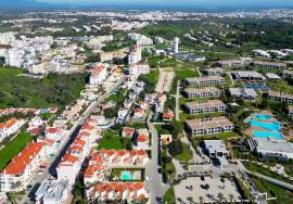 Land of 542 m2 and project for a villa about 900 meters from the Beaches of Alvor.