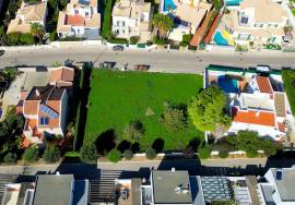 Land of 542 m2 and project for a villa about 900 meters from the Beaches of Alvor.