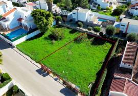 Land of 542 m2 and project for a villa about 900 meters from the Beaches of Alvor.